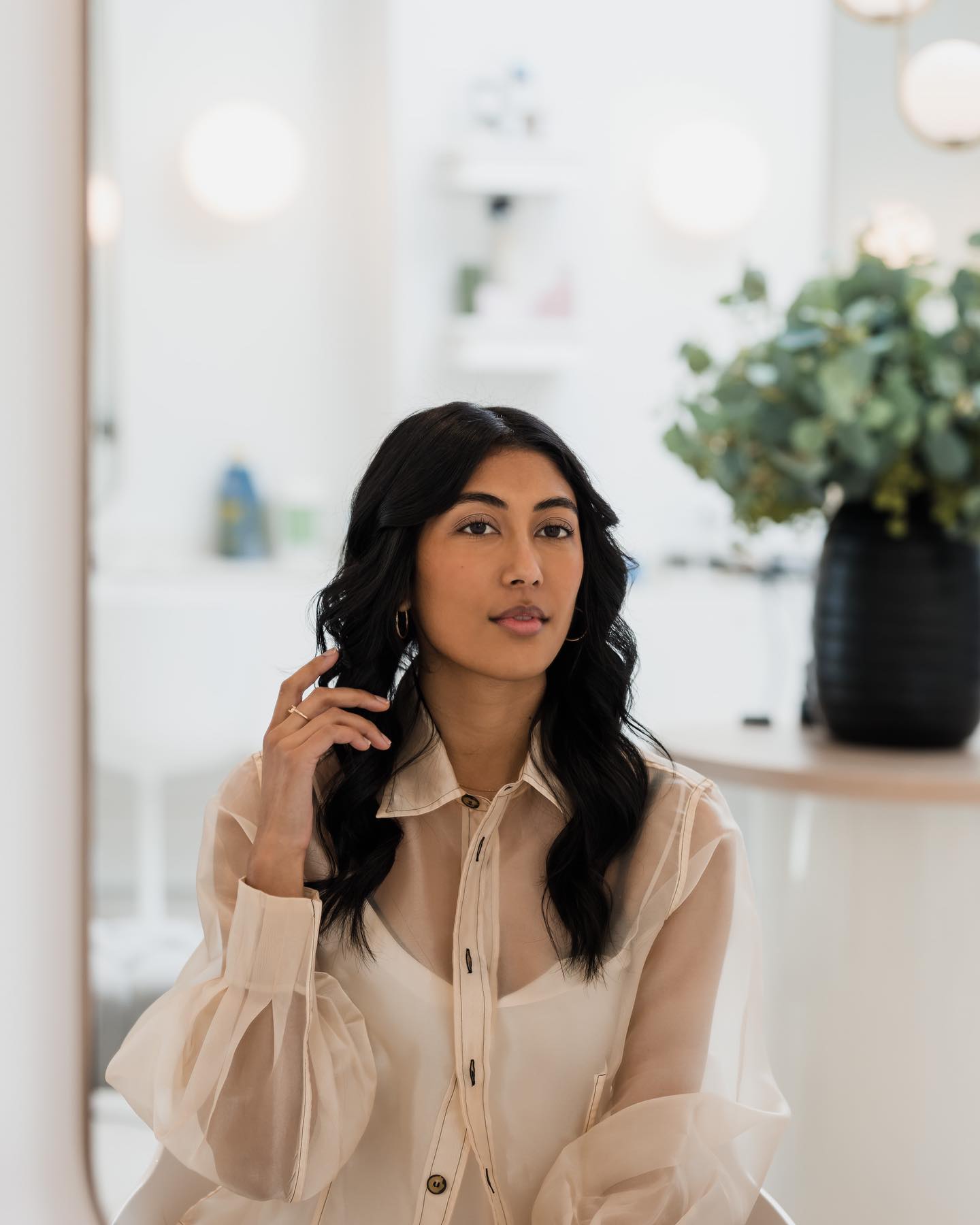 Loose curls and waves hair styling